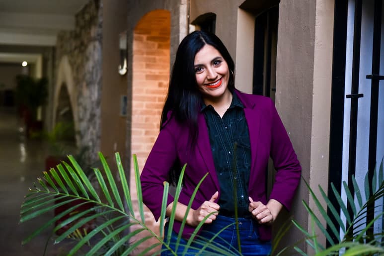#QuédateEnCasa. Hoy a las 6:00 de la tarde se presentará en vivo la standupera lagunera Arantxa Torres a través de la página de Facebook de esta casa editora. EL SIGLO DE TORREÓN / Érick Sotomayor)