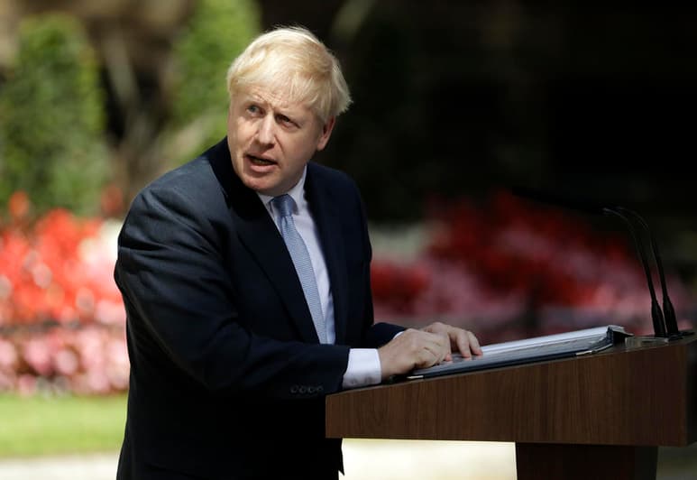 Johnson fue hospitalizado el domingo como medida de precaución debido a los persistentes síntomas del coronavirus, después de dar positivo el 27 de marzo, pero el lunes fue trasladado a la UCI. (EFE)