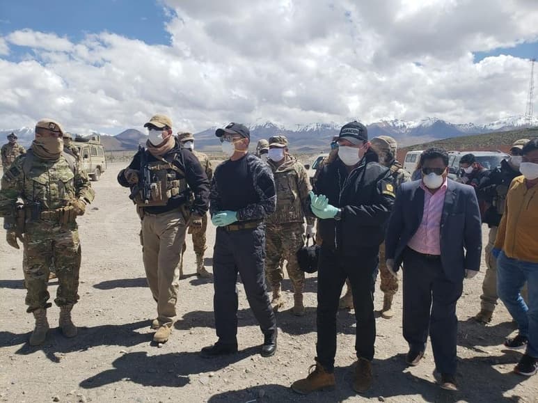 Una aparente repatriación selectiva en plena crisis de la enfermedad del COVID-19 en Bolivia. (ARCHIVO)