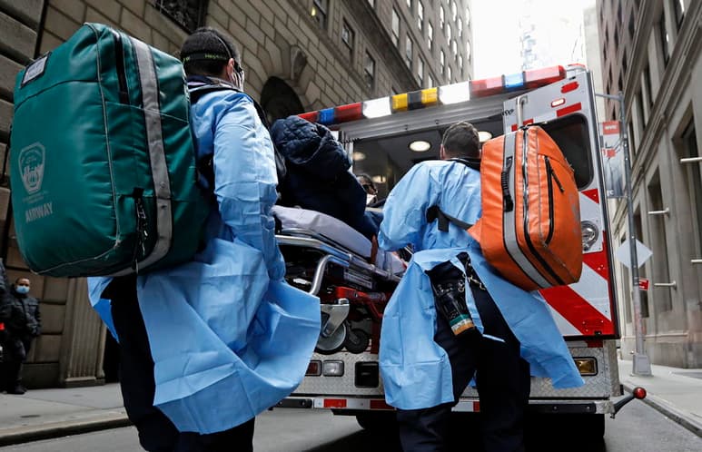Estados Unidos registró mil 895 muertes por COVID-19 en las últimas 24 horas, cantidad que supera el récord de mil 858 del día martes. El país registra 14 mil 739 fallecimientos en total, según datos de la universidad Johns Hopkins. (EFE)