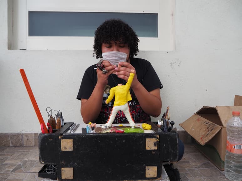 Habilidad. Gracias a videos que observa en YouTube, Luis Rafael ha podido mejorar su técnica en cada figura que realiza. (EL SIGLO DE TORREÓN /Daniela Cervantes)