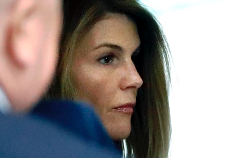 Caso. Los fiscales dicen que hay amplia evidencia de que Loughlin y Giannulli entendían que sus pagos eran sobornos. (AP)