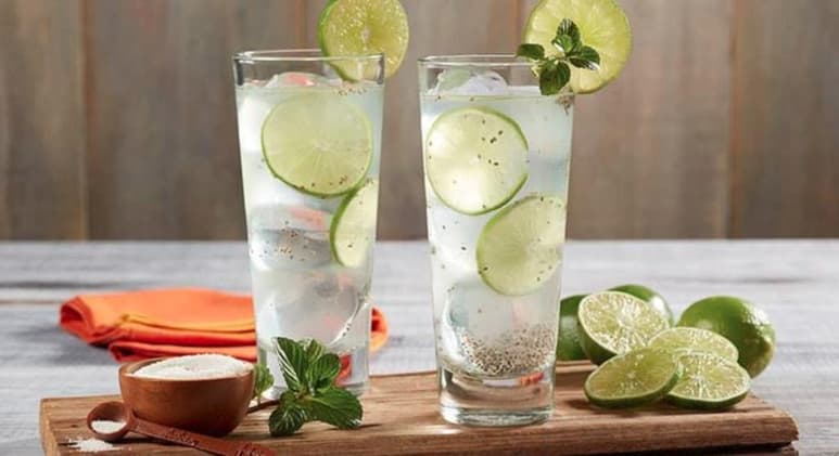 El agua de limón con chía, además de ser deliciosa y fácil de preparar trae diversos beneficios a la salud. (ESPECIAL)