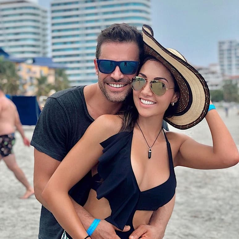 Se acaba la relación. Mark Tacher y Cinthya Alesco, cancelan la boda religiosa, la actriz informó que se divorcian.