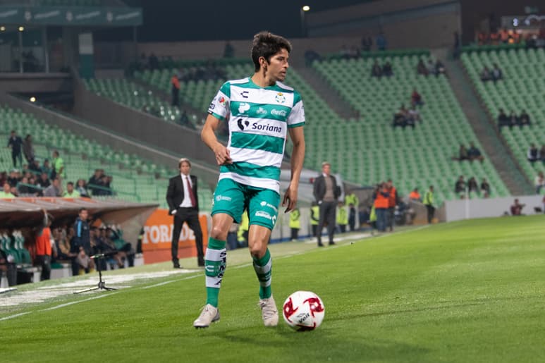 Carlos Emilio compartió a los aficionados santistas, su sentir al ser parte del equipo Albiverde, del que llevó los colores desde pequeño, al jugar en una escuelita filial en la Ciudad de México.