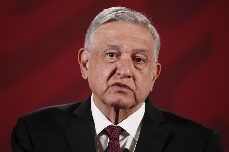 Al informar que mañana se presentará en Palacio Nacional un estudio detallado de la situación del coronavirus, López Obrador apuntó que será en los próximos días que el gabinete de salud informe del periodo de inicio de la Fase 3 de la contingencia y cuánto podría durar. (EFE)