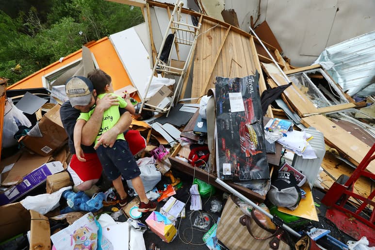 Nueve personas murieron en Carolina del Sur, dijo el gobernador Henry McMaster, y ocho más en Georgia. (AP)