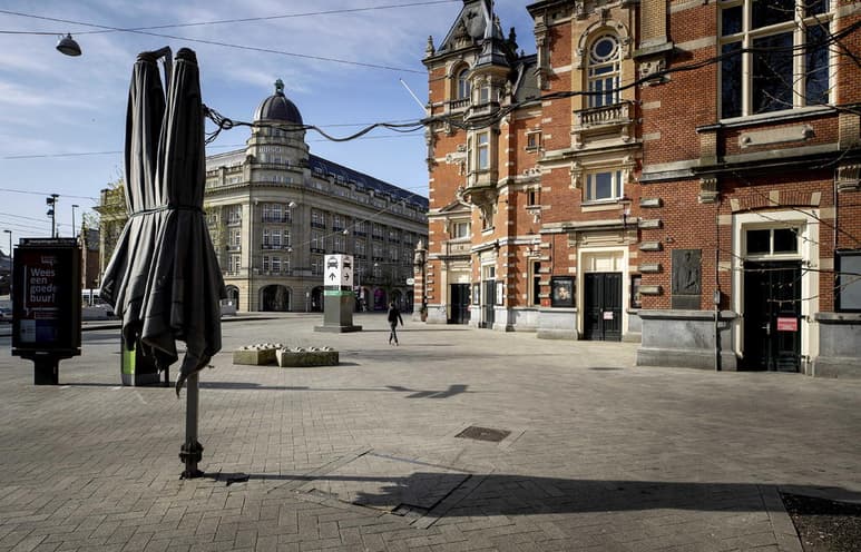 Ámsterdam ha endurecido las normas para las personas que alquilan sus casas, incluido un límite máximo para los propietarios de 30 noches al año y máximo cuatro huéspedes por noche. (ARCHIVO)