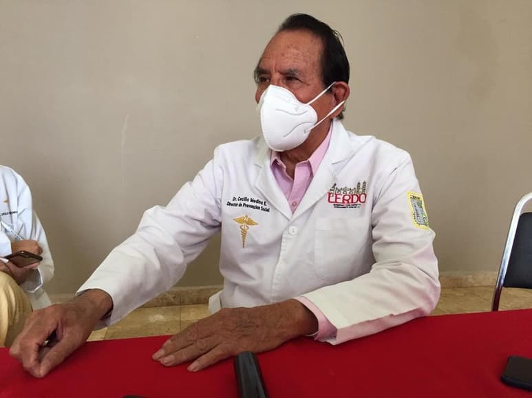 El titular de la dependencia, Cecilio Medina Elizondo dijo que por esta razón, el municipio ya se prepara para un peor escenario posible por lo que se comenzará a construir una fosa común en terrenos aledaños al panteón municipal para posibles decesos ocasionados por el coronavirus.
(EL SIGLO DE TORREÓN)