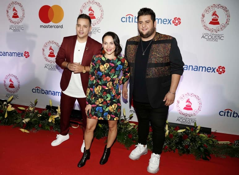 Románticos. Los fans siempre agradecen a este trío cada material y les expresan gratitud por compartir su música.