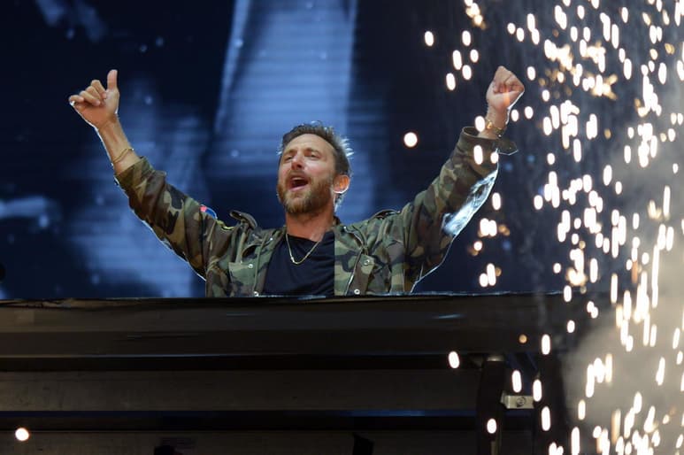 Espectáculo en línea. David Guetta conectó a infinidad de fans alrededor del mundo a través de redes sociales y los invitó a donar.