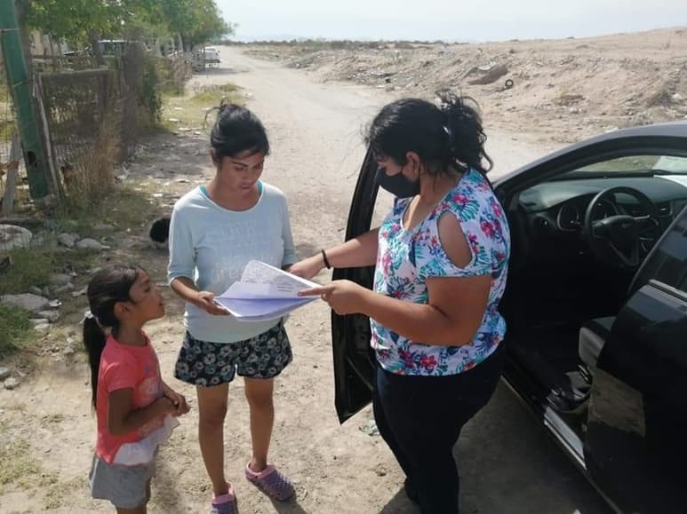 La maestra Alma es originaria de Gómez Palacio y se traslada hasta Matamoros para poder dar sus clases. (EL SIGLO DE TORREÓN)