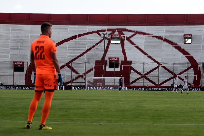 El balompié pampero sigue a la espera de poderse reanudar. (ARCHIVO)