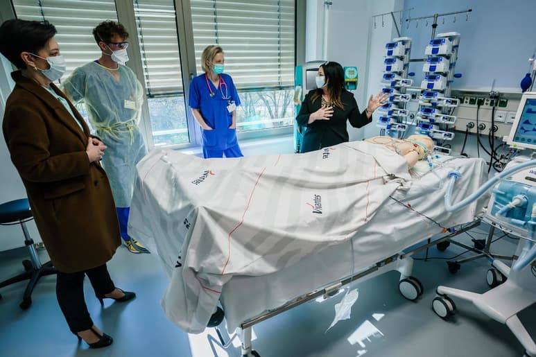 La intubación es un procedimiento médico en el que se coloca un tubo en la tráquea a través de la boca o nariz con el propósito de ayudar mover el aire dentro y fuera de los pulmones, señala la Biblioteca Nacional de Medicina de Estados Unidos. (ARCHIVO)