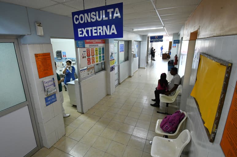Debido a la contingencia sanitaria por el COVID-19, se han reducido drásticamente los servicios de consulta en el nosocomio. (EL SIGLO DE TORREÓN)