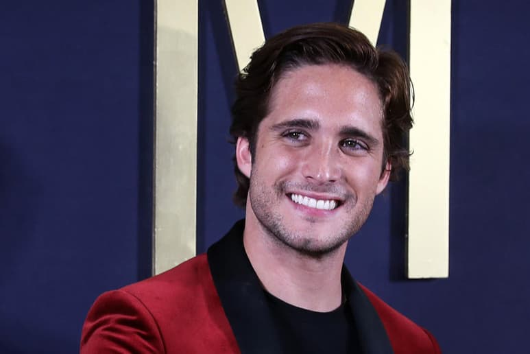 El también cantante compartió, durante una transmisión en vivo para un desfile de moda, que la pausa en la producción del programa televisivo es indefinida:
(ARCHIVO)