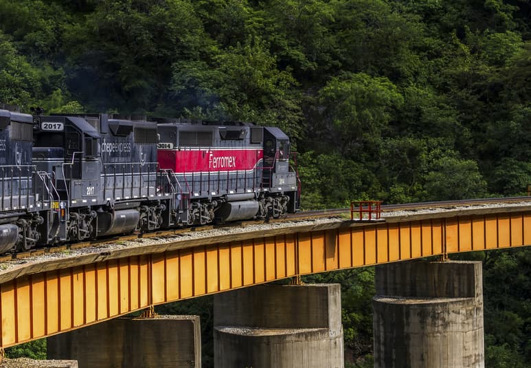 Estiman una caída del 17.62 por ciento en el transporte de pasajeros en México. (ARCHIVO)