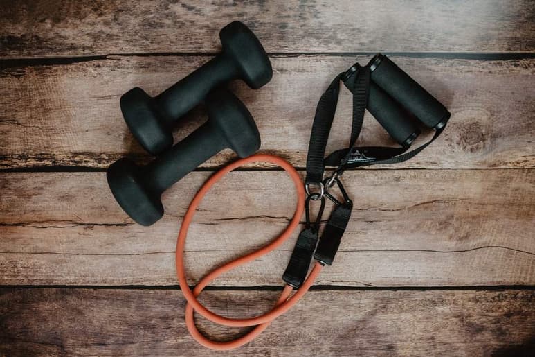 Debido al aislamiento y al distanciamiento social salir a ejercitarte al gym se ha vuelto imposible, sin embargo, si te preocupa la pérdida de masa muscular durante este tiempo.
(ARCHIVO)