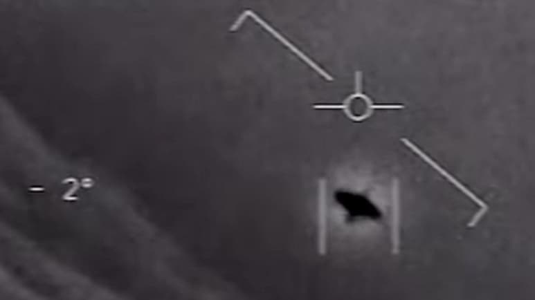 La presentación del Pentágono de tres videos en los que se muestran objetos voladores no identificados, conocidos como ovnis, han provocado la publicación de diversos audiovisuales de ciudadanos del mundo captados por sus cámaras con contenidos parecidos en redes sociales. (ARCHIVO)