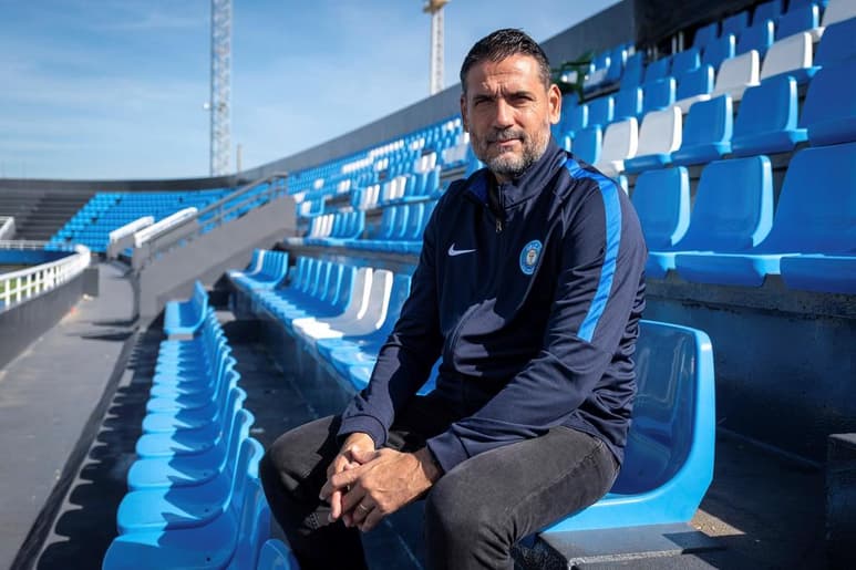 Después de haber estado internado en un hospital por coronavirus y de cumplir la cuarentena de 14 días en su casa, el ex portero del Sevilla, Andrés Palop, declaró sentirse orgulloso por superar a este virus. (ARCHIVO)