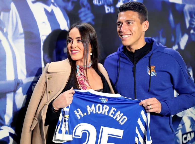 Héctor Moreno compartió en sus redes sociales la noticia junto a una foto acompañada de la frase: 'Bienvenida al mundo Salma'. (ARCHIVO)