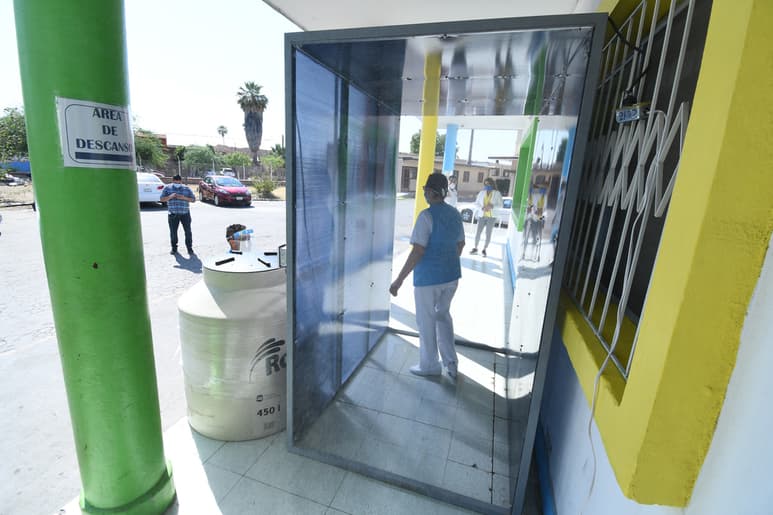 El proveedor de esta cabina es un empresario de Torreón, quien lo fabricó con todas las medidas de salud necesarias.