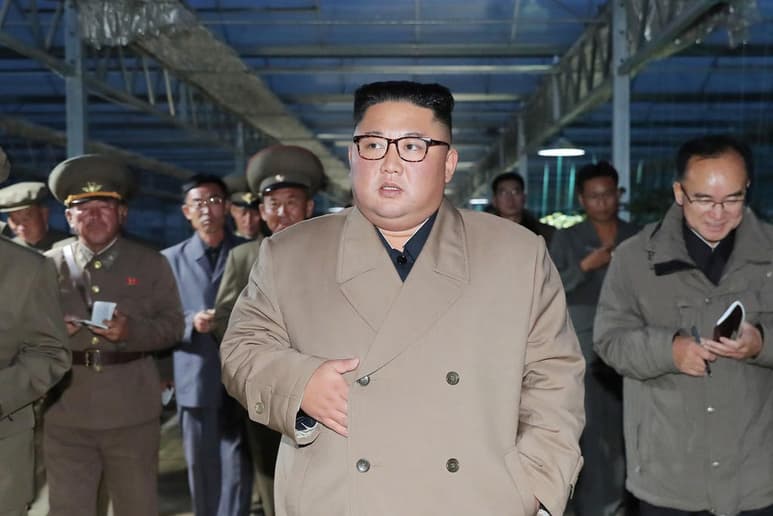 De acuerdo con Ji, hay un 99 por ciento de posibilidades de que Kim haya muerto luego de una cirugía a la que fue sometido durante la semana pasada. (ARCHIVO)