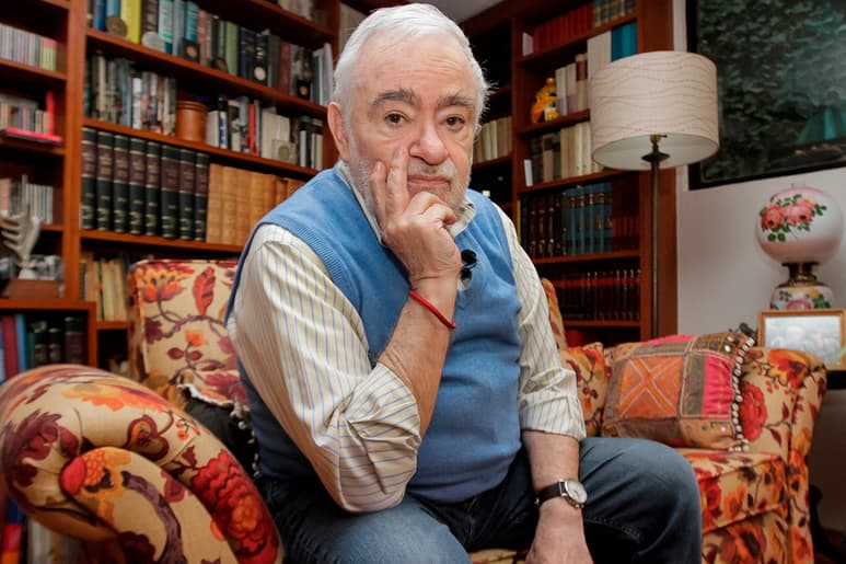 La pluma. Ignacio Solares es narrador, ensayista, articulista, dramaturgo, editor y periodista cultural mexicano.