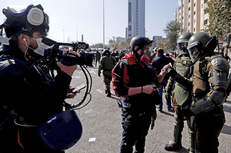 Entre los detenidos hay varios periodistas locales que estaban informando sobre la marcha.
