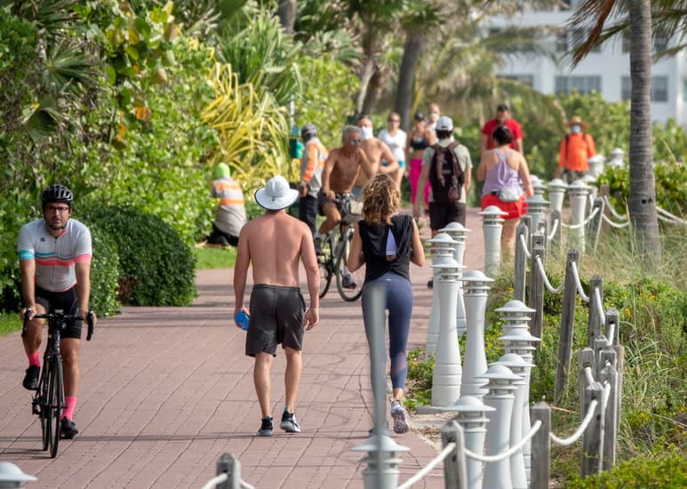 Las marinas, los parques y los campos de golf han reabierto esta semana, aunque con requisitos como mantener el distanciamiento físico de seis pies. (ARCHIVO)