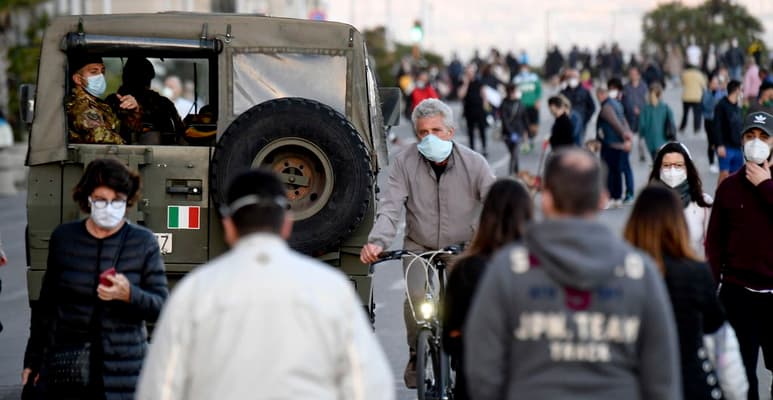 Desde que se detectó el primer caso autóctono del virus, en el norte de Italia, ya se han superado los 209,000 casos. (EFE)