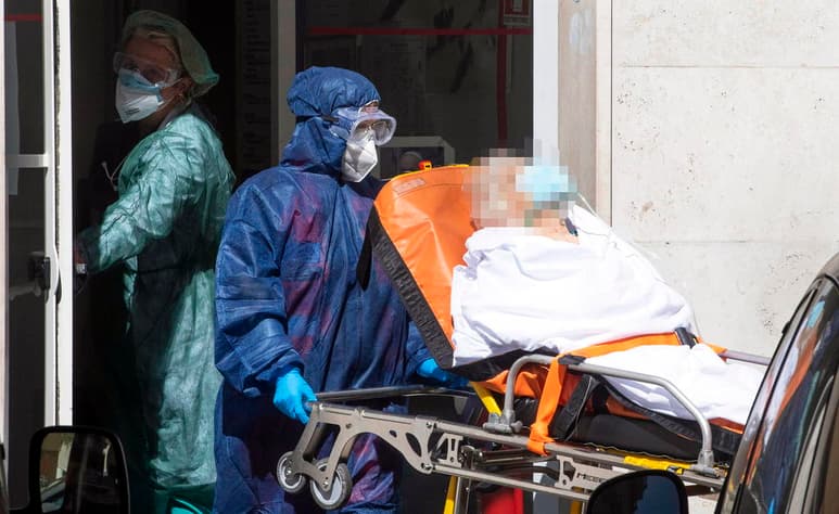 Italia registró 174 fallecidos con coronavirus las últimas 24 horas, la cifra más baja desde hace más de ocho semanas y los muertos son ya 28,884. (ARCHIVO)