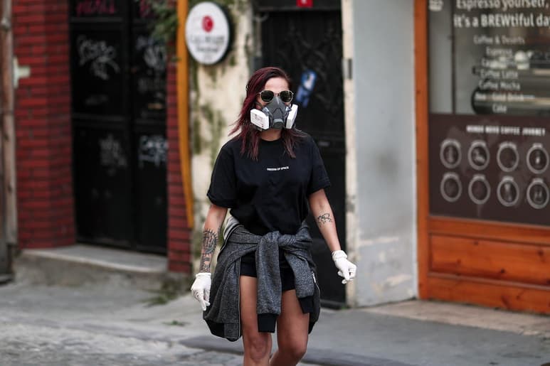Turquía reportó 61 muertes nuevas del coronavirus en las últimas 24 horas, su número más bajo en más de un mes. (ARCHIVO) 
