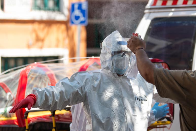 Los casos de contagios de COVID-19 en el mundo llegaron este domingo a tres millones 505 mil 761 y los fallecimientos a 247 mil 431, de acuerdo con estimaciones de la universidad Johns Hopkins basadas en cifras de los gobiernos correspondientes. (NOTIMEX)