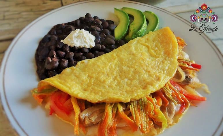 VISIÓN GASTRONÓMICA. Comienza el día con un delicioso omelette de flor de calabaza.