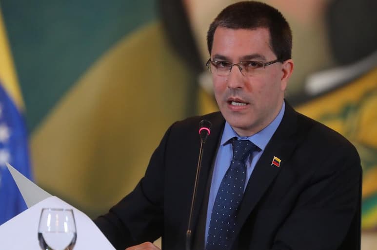 El canciller de Venezuela, Jorge Arreaza (foto), aseguró hoy que un exmiembro de la DEA fue confirmado en el supuesto atentado terrorista en contra del gobierno del presidente Nicolás Maduro, denunciado por el oficialismo este domingo. (ARCHIVO)