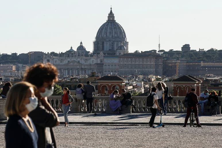 Se prevé que en Italia las misas puedan volver a celebrarse a finales de este mes. (EFE)
