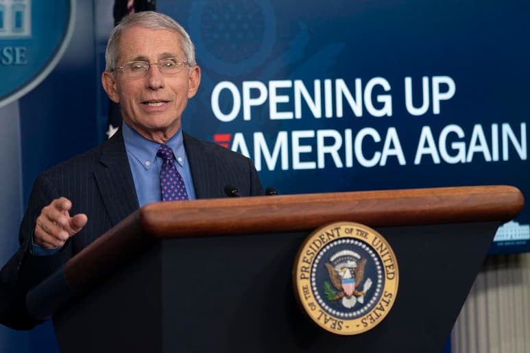 El doctor Anthony Fauci (foto), director del Instituto Nacional de Enfermedades Infecciosas y principal epidemiólogo del Gobierno de EUA, descartó que el coronavirus SARS-CoV-2 que dio origen al COVID-19 fuera creado en un laboratorio. (ARCHIVO)