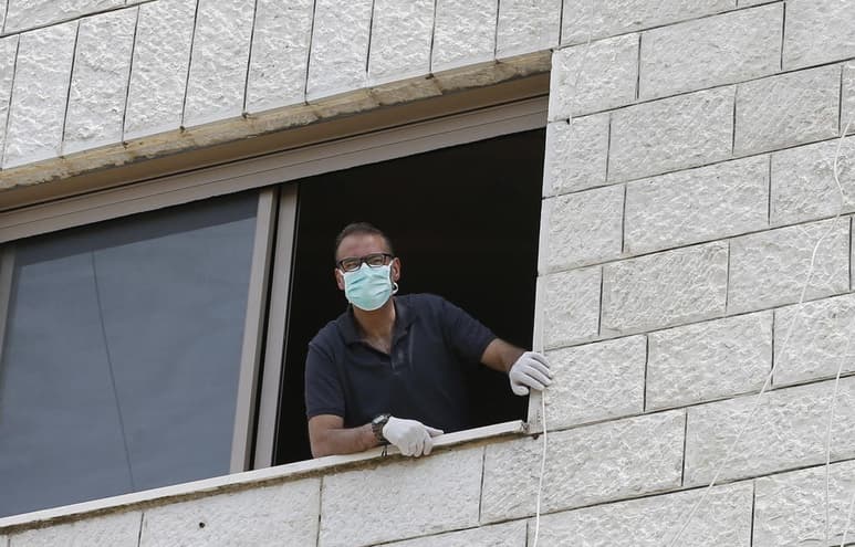 El presidente palestino, Mahmud Abbas, presentó hoy un decreto para extender por otros 30 días el estado de emergencia en los territorios palestinos, implementado desde marzo pasado por el brote de COVID-19. (ARCHIVO)