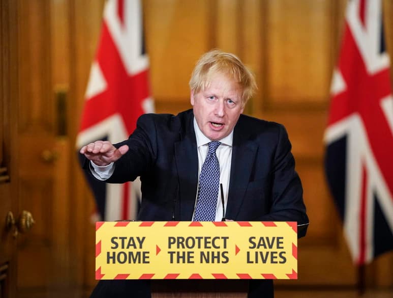El epidemiólogo del Imperial College London, Neil Ferguson, cuyos análisis fueron clave para endurecer las medidas contra el COVID-19 en el Reino Unido, ha dimitido como asesor de Boris Johnson (foto) tras haber roto las normas del confinamiento. (ARCHIVO)