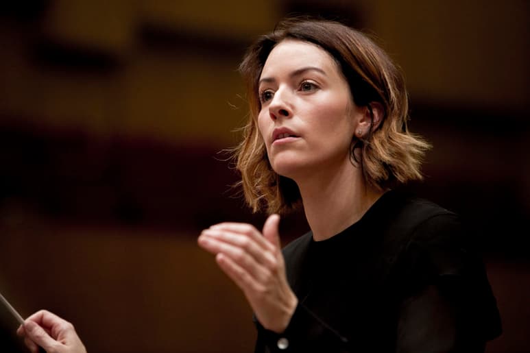 Oportunidad. La directora de orquesta Alondra de la Parra ha tenido la oportunidad de reecontrarse con el piano. (ALONDRADELAPARRA.COM)