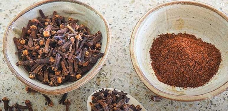 Los clavos de olor son una especia utilizada para sazonar guisados o aportar un toque aromático a tus preparaciones horneadas. (ARCHIVO)