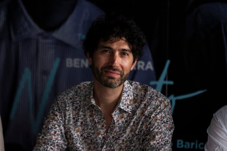 El cantante Benny Ibarra se enteró de secretos familiares a partir de la lectura del libro Mujer en papel. Memorias inconclusas de Rita Macedo, escrito por su tía Cecilia Fuentes y qué gira en torno a su abuela. (ARCHIVO)