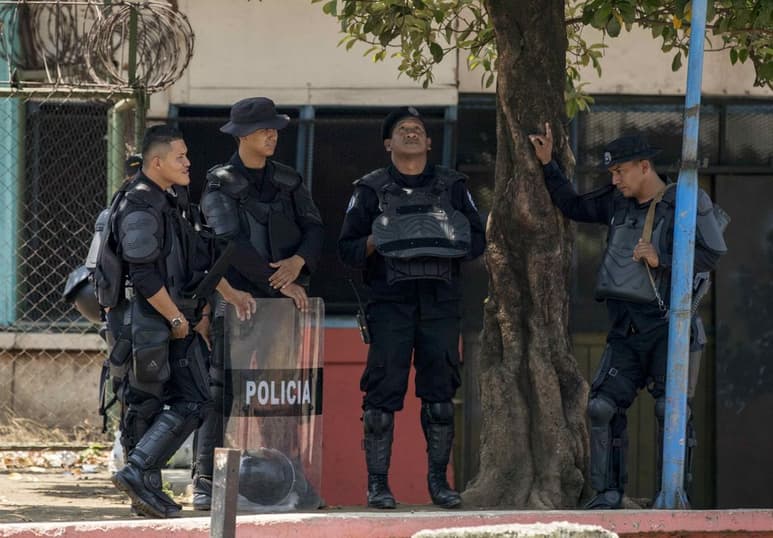 Aunque en 2019 más de 620 'presos políticos' fueron enviados a sus casas bajo libertad condicional, las detenciones continuaron. (ARCHIVO)