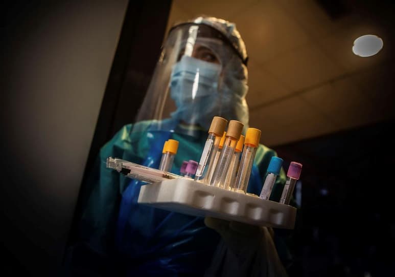 España ha reportado casi 257,000 infecciones de COVID-19. (ARCHIVO)