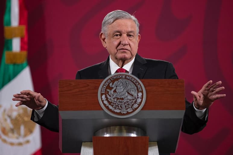 El titular del Ejecutivo dijo que no puede ningún grupo imponer su política, eso corresponde al Estado, al gobierno federal. (EL UNIVERSAL)