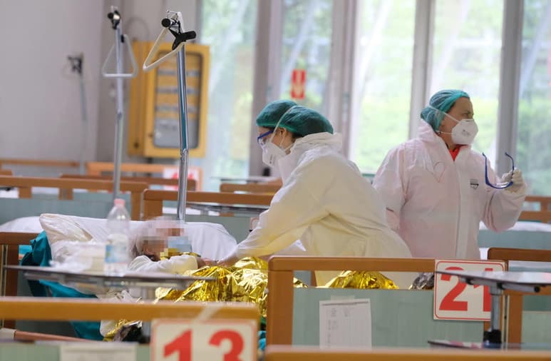 Tras reportar tres millones 784 mil 85 infecciones de COVID-19, también los fallecimientos aumentaron a 264 mil 679, de acuerdo con el mapeo de la JHU. (EFE)