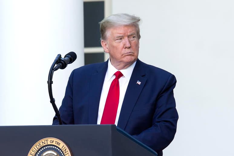 'Hemos tenido que cerrar la economía artificialmente', explicó Trump. (ARCHIVO)