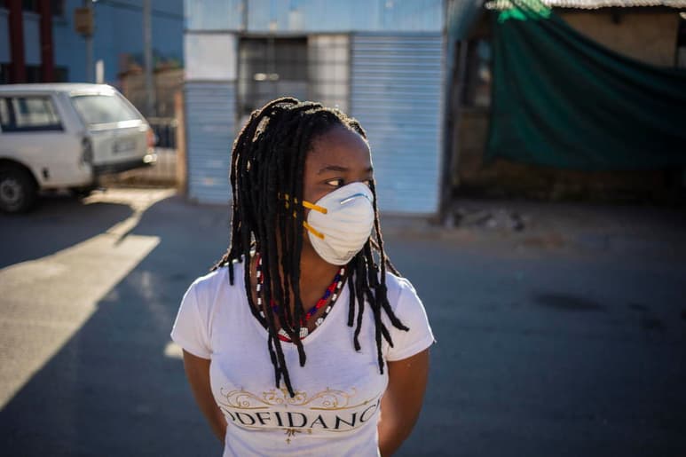 Unas 190,000 personas podrían morir de COVID-19 en África en el primer año de la pandemia y la enfermedad podría “estar latente” en el continente durante años, advierte la Organización Mundial de Salud. (ARCHIVO)