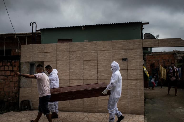 Los casos globales de COVID-19 confirmados por la Organización Mundial de la Salud (OMS) alcanzaron hoy los 3.75 millones, y es América, con 1.58 millones de infecciones, la región donde el coronavirus se expande con mayor rapidez. (ARCHIVO)